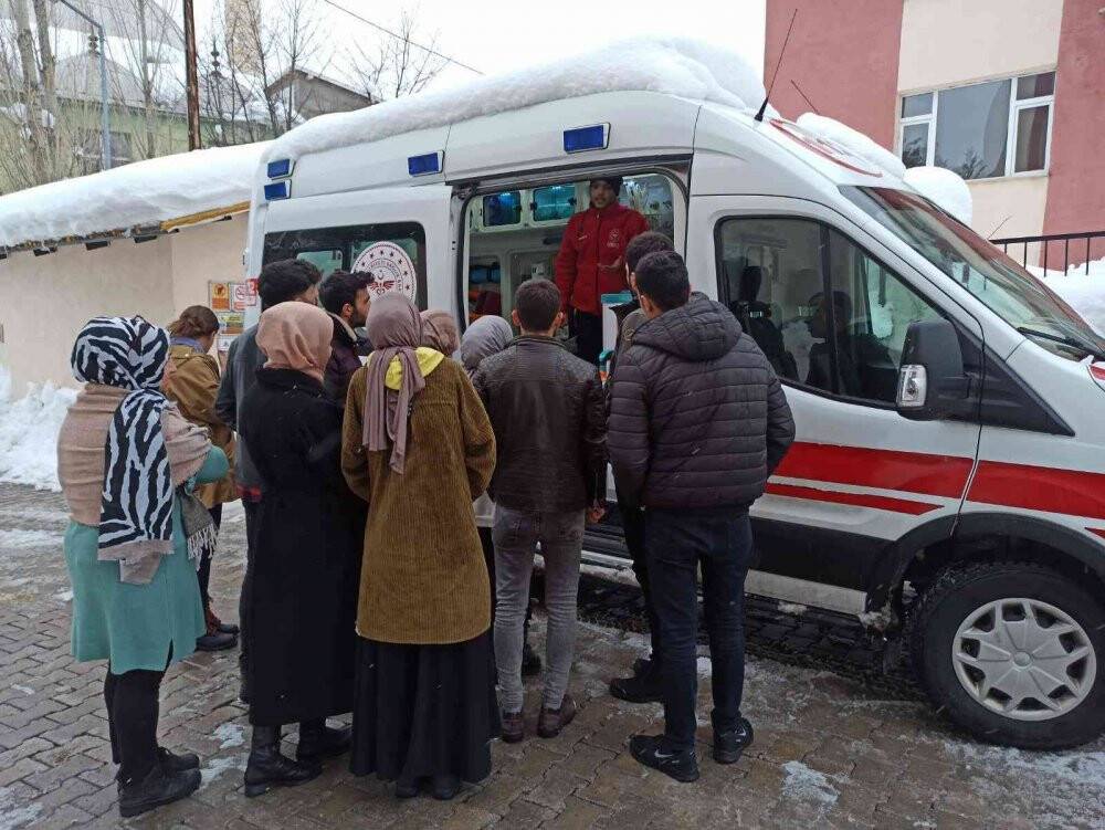 Bitlis’te ambulans servisi personellerine temel modül eğitimi verildi