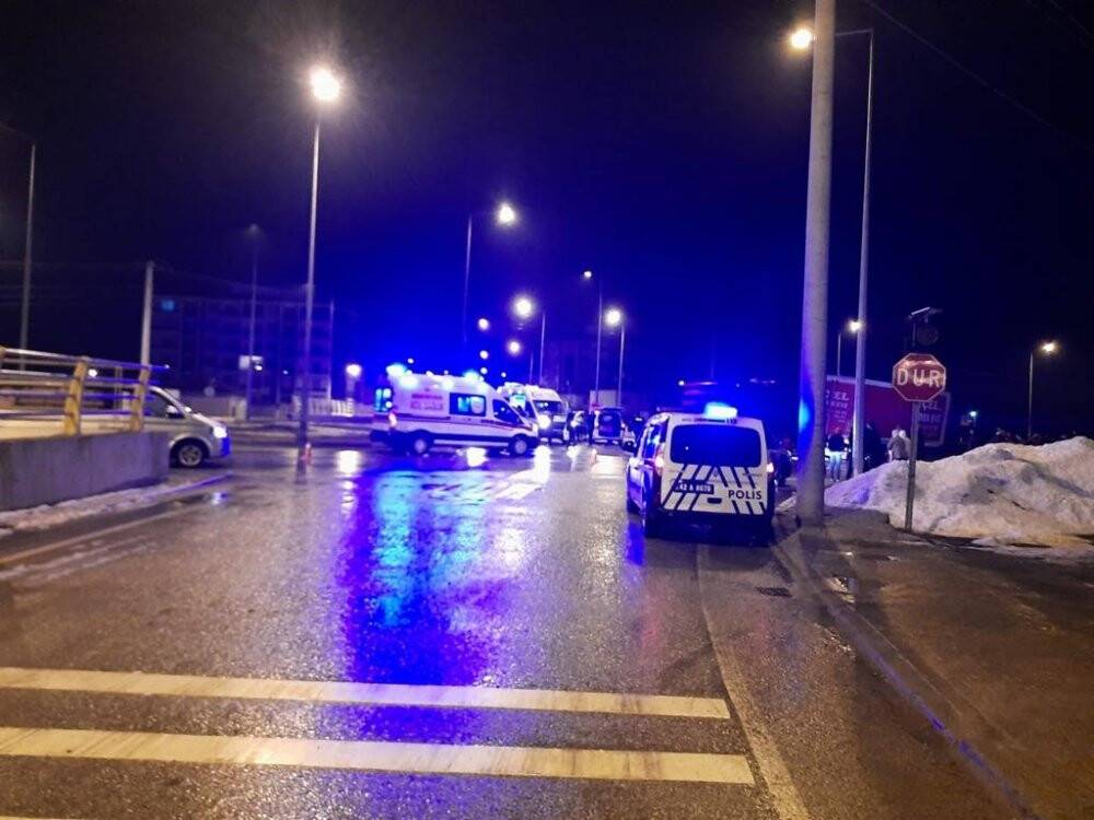 Konya'da kaza! Otobüs ile kamyon çarpıştı: 11 yaralı