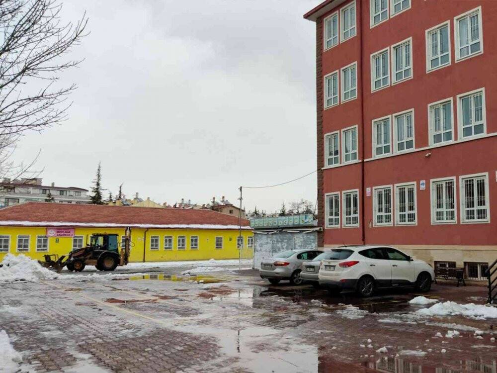 Meram’da okullar yeni yarıyıl için hazırlanıyor