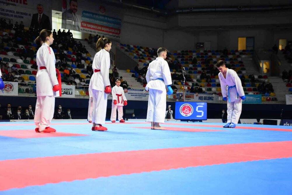 Türkiye Büyükler Karate Şampiyonası’nın açılış seremonisi yapıldı