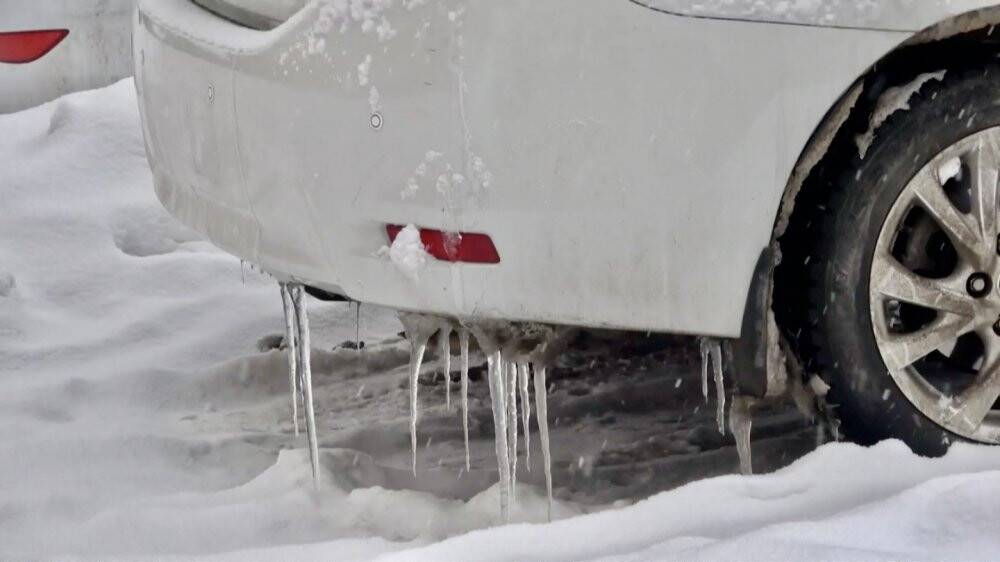 Ağrı’da dev buz sarkıtları oluştu
