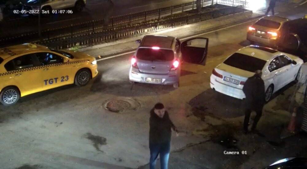 Bebek’te ünlü kafeteryaya silahlı saldırı kamerada: Geçen ay işine son verilmiş