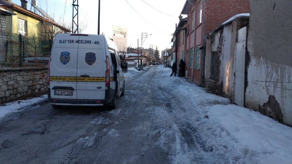 Hırsızlık şüphelisi karşılaştığı ev sahibini vurdu