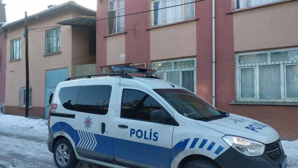 Hırsızlık şüphelisi karşılaştığı ev sahibini vurdu