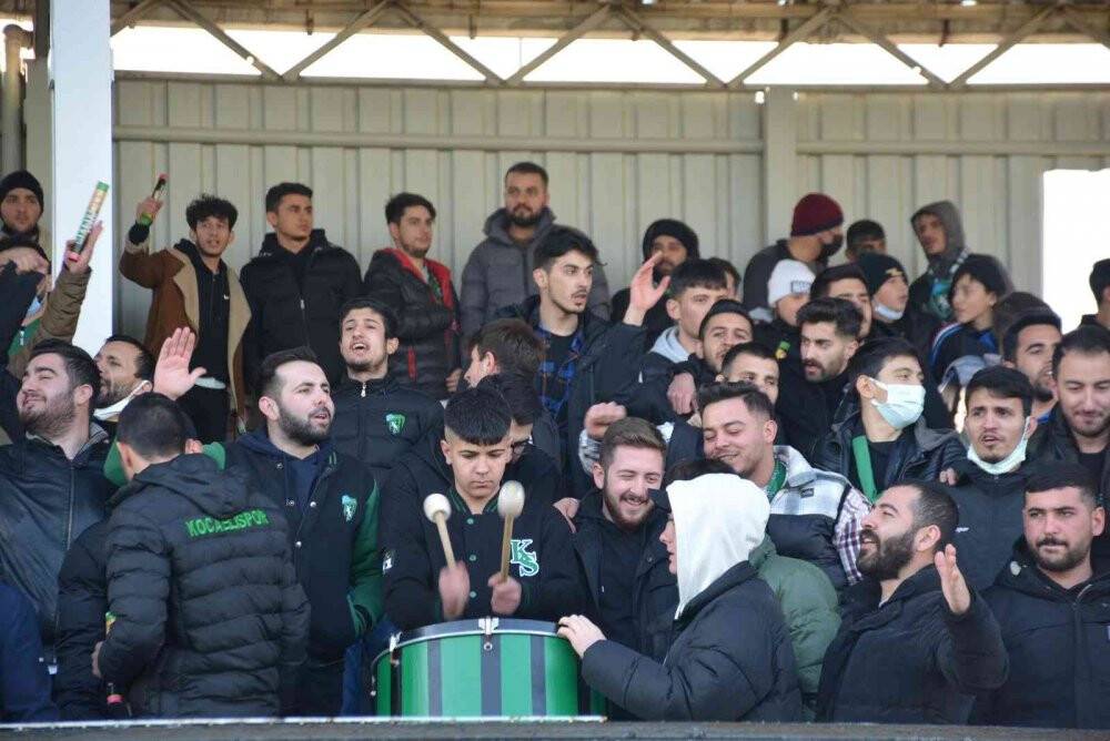 Kocaelispor’da taraftara açık imza şov
