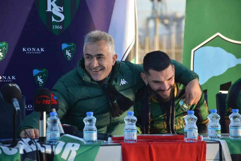 Kocaelispor’da taraftara açık imza şov