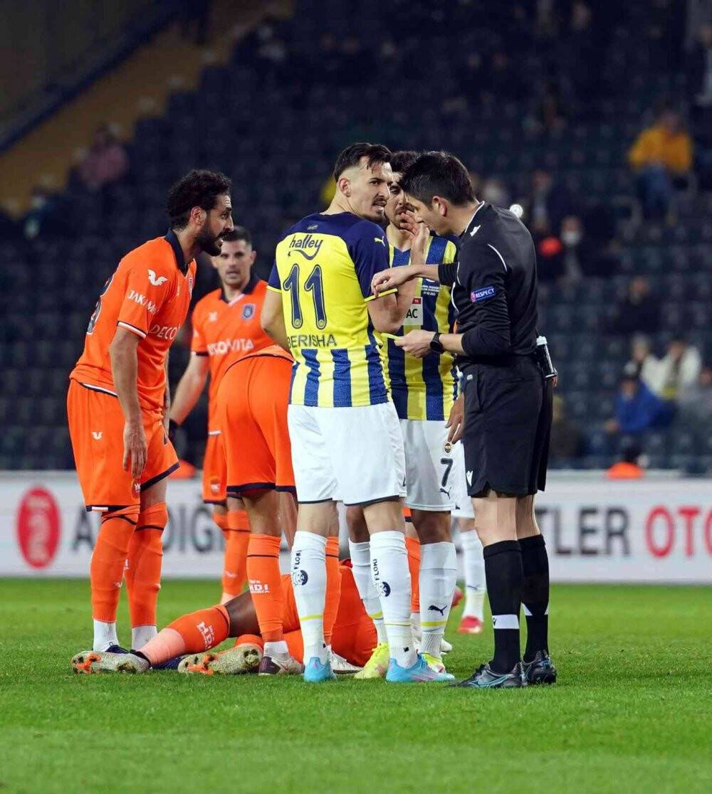Spor Toto Süper Lig: Fenerbahçe: 0 - Medipol Başakşehir: 1 (Maç sonucu)