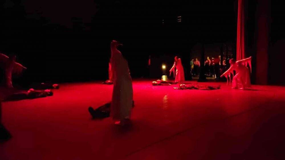 Tekirdağ’da 50 kişilik dans topluluğunun gösterisi nefes kesti