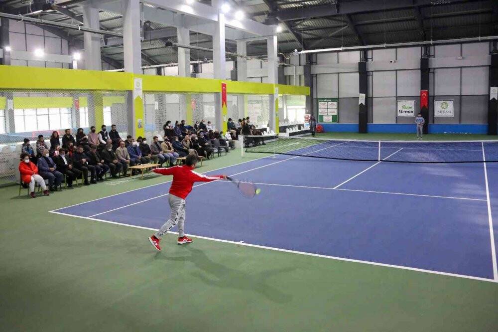 Meram 3. Kort Tenis Kış Turnuvası’nda şampiyonlar belli oldu