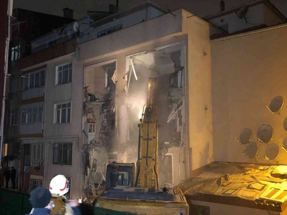Üsküdar’da doğalgaz patlaması yaşanan binada yıkım işlemi başladı