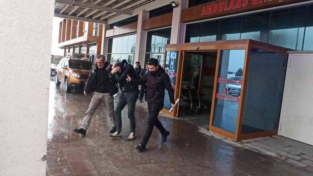 Şehirlerarası otobüste bulunan yolcunun üzerinden eroin çıktı