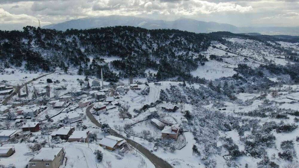 İzmir’in yüksek kesimleri beyaza büründü