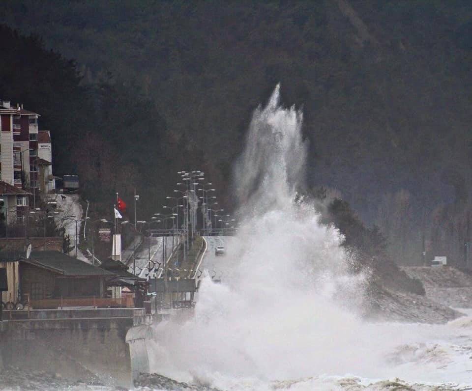 Karadeniz’de şiddetli fırtına