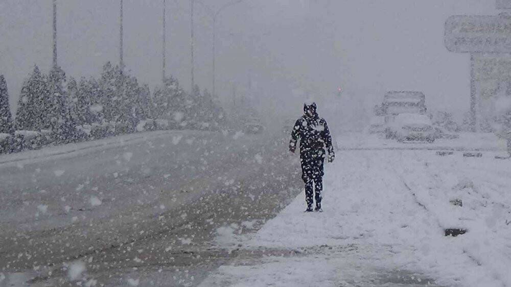 Karaman’da yoğun kar yağışı etkili oluyor