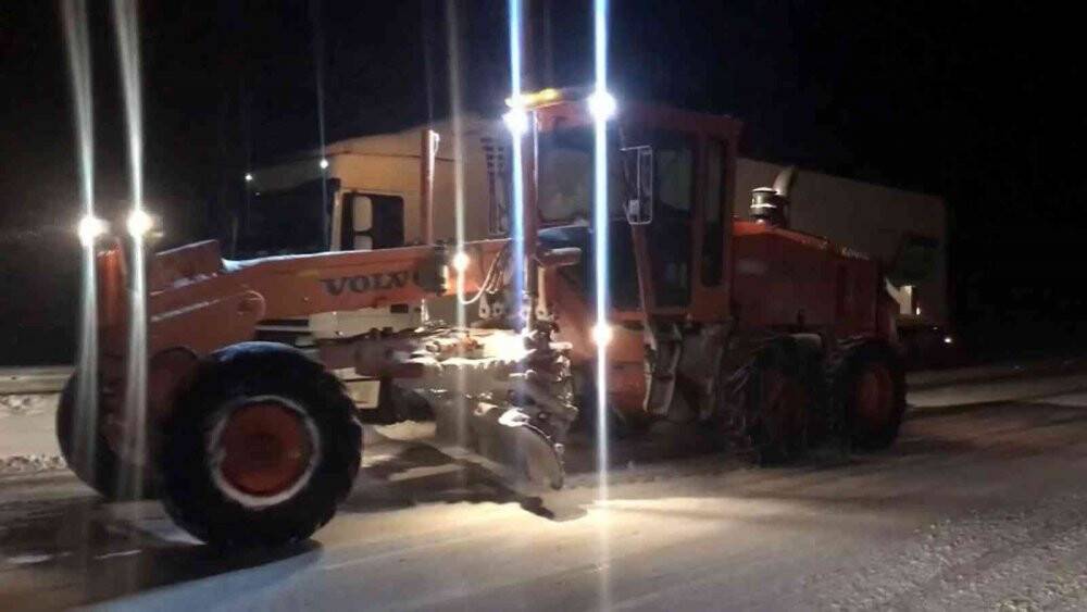 Konya - Antalya  karayolu kar nedeniyle tırların geçişine kapatıldı