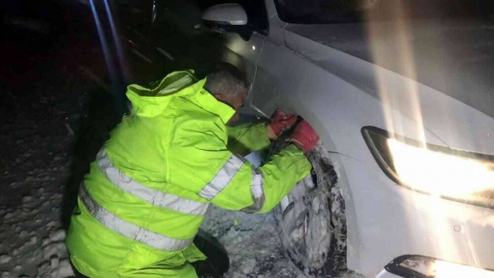 Konya - Antalya  karayolu kar nedeniyle tırların geçişine kapatıldı