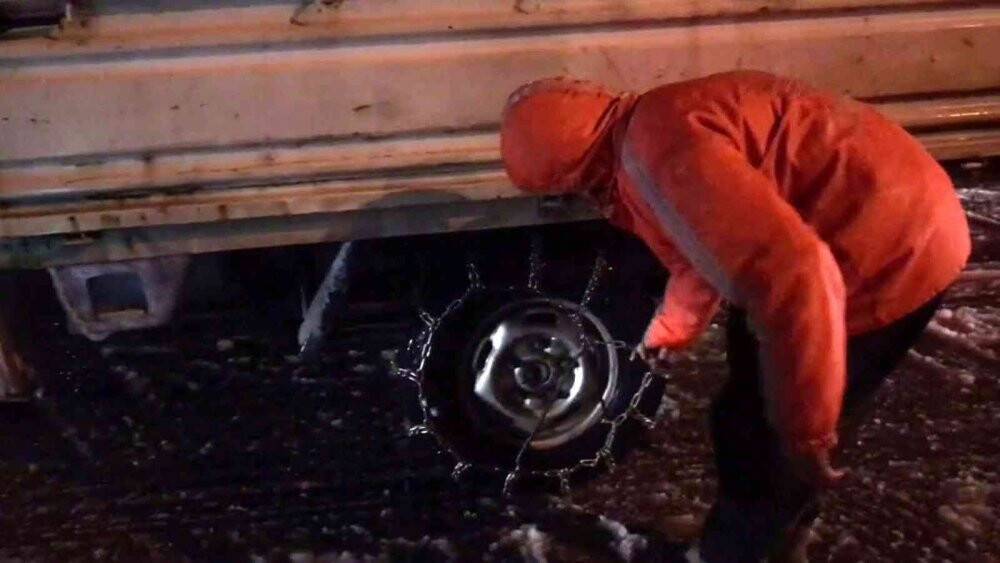 Konya - Antalya  karayolu kar nedeniyle tırların geçişine kapatıldı