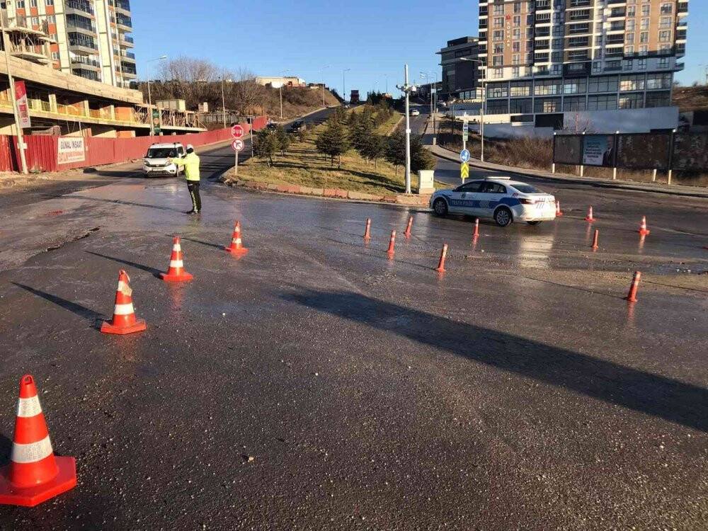 Yollardaki buzlanma kazaları da beraberinde getirdi