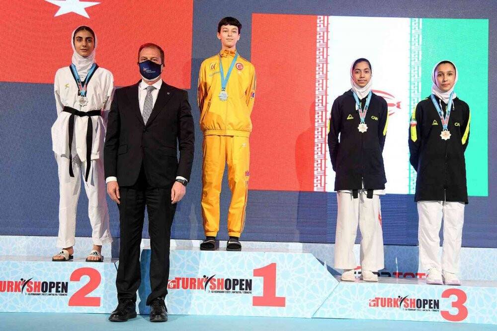 Genç taekwondoculardan 22 madalya