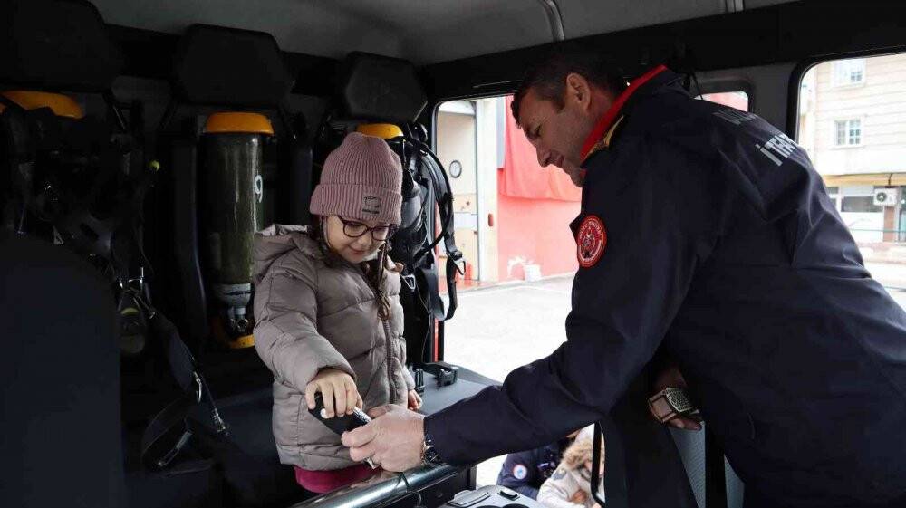 Minikler itfaiyeci oldu