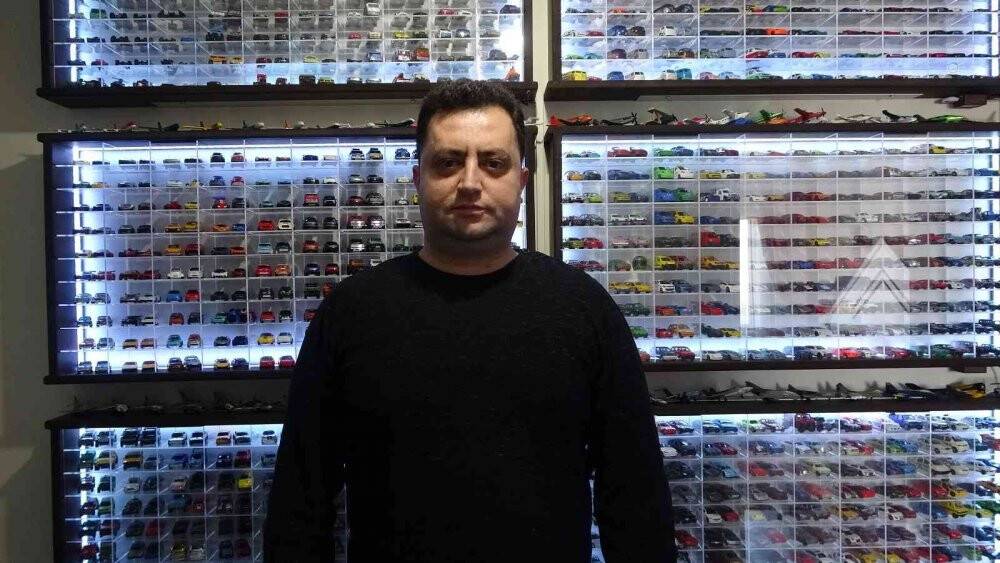 3 bin model araba biriktirdi, eldivensiz dokunamıyor