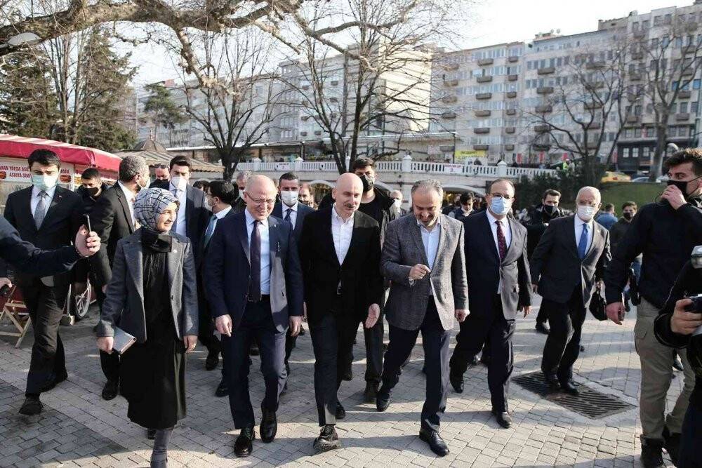 Bakan Karaismailoğlu: Halkımız suyu getirenle testiyi kıranları çok iyi biliyor