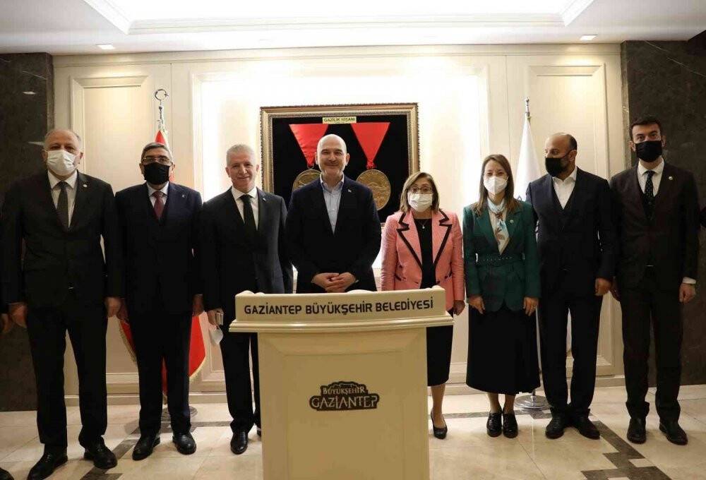 Bakan Soylu Başkan Fatma Şahin’i ziyaret etti