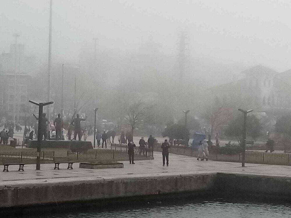 Bandırma’da yoğun sis ulaşımını olumsuz etkiledi