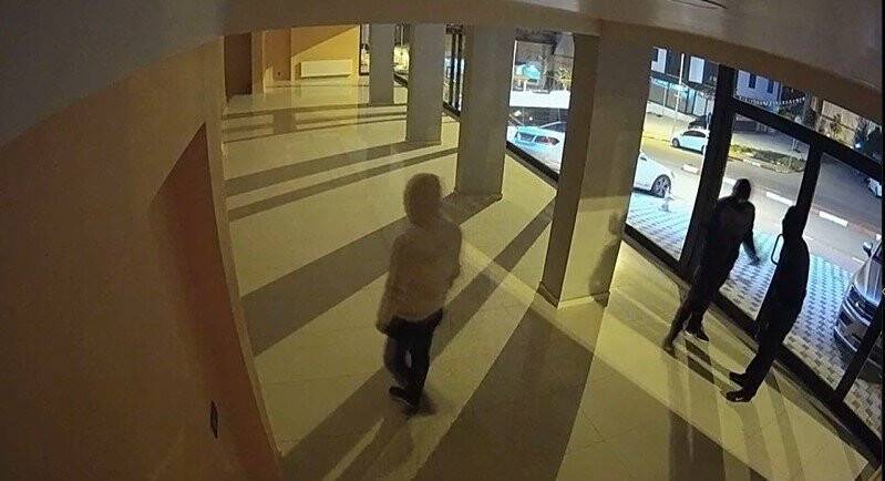 Dükkanda ilk siftahı hırsızlar yaptı, 60 kiloluk kombiyi çaldılar