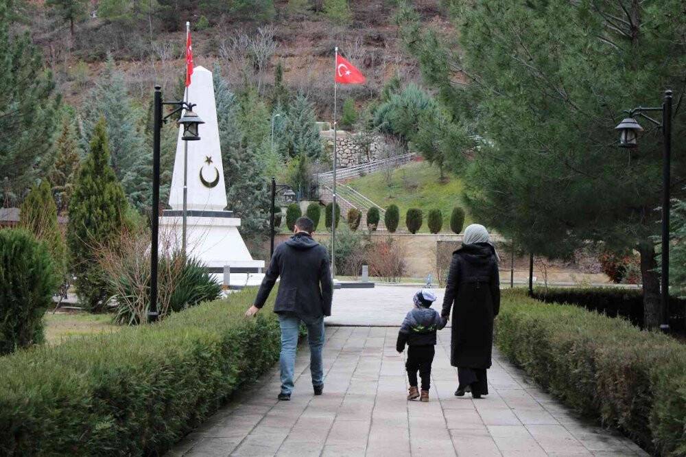 Henüz bir aylık evliydiler, aşkı Gazi Serkan’ın eli, ayağı oldu