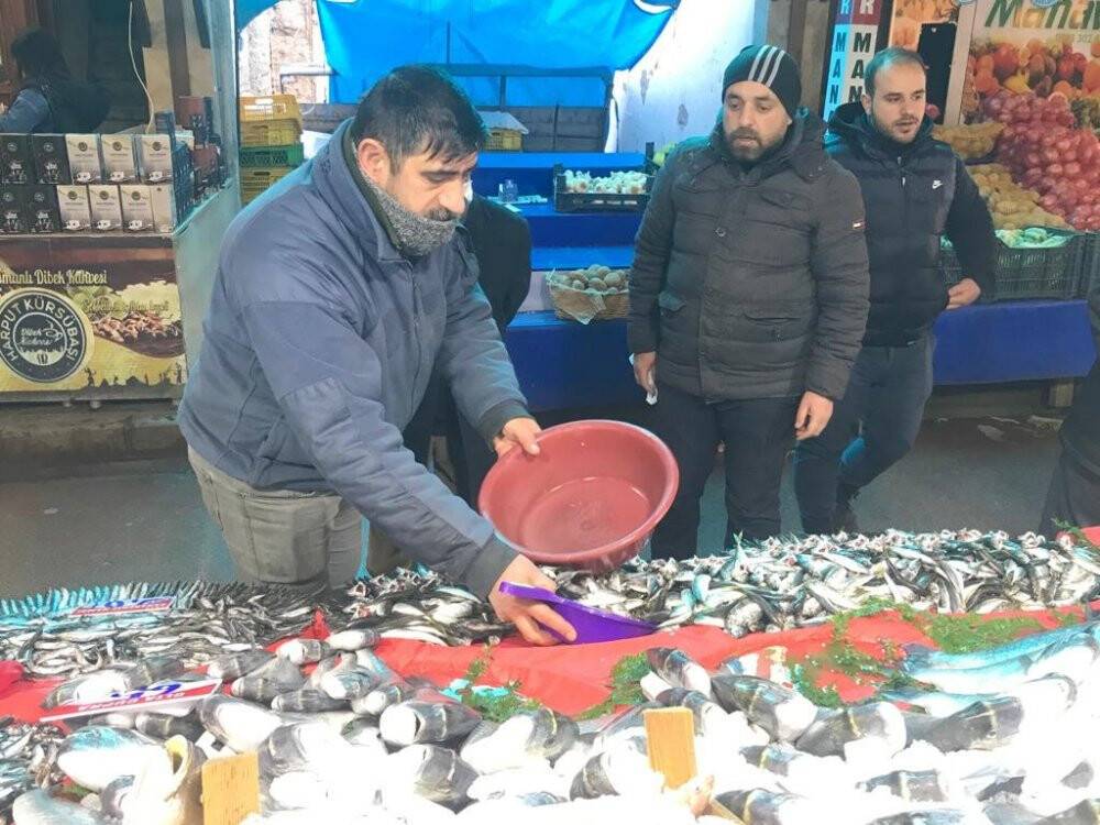 Olumsuz hava koşulları ve artan maliyetler balık fiyatlarına yansıdı