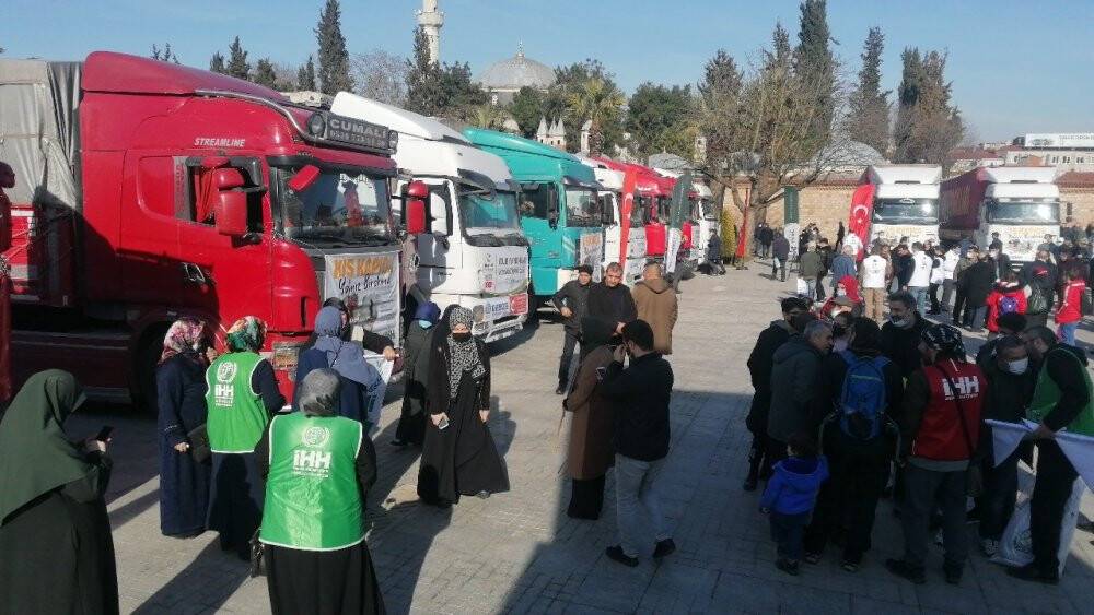 Suriye’ye gitmek üzere 29 yardım tırı yola çıktı