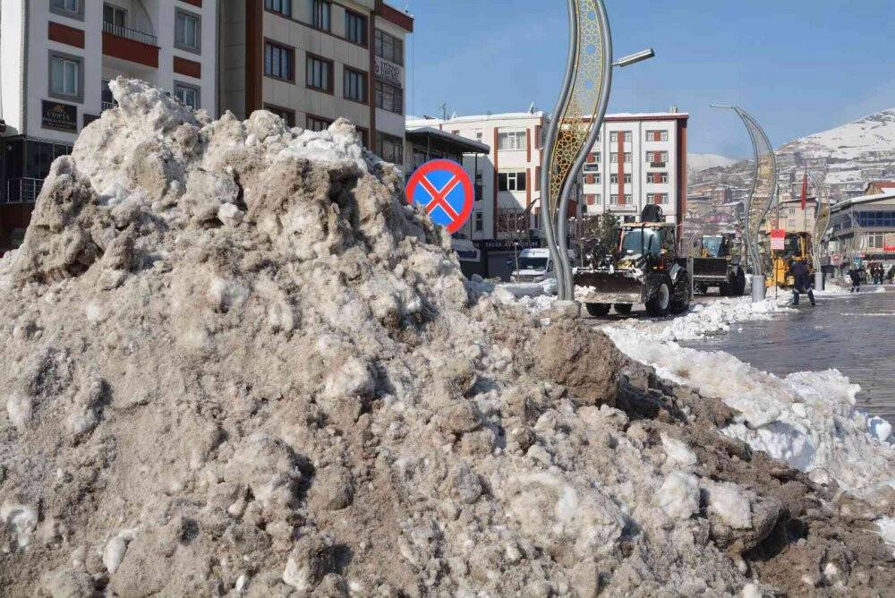 11 noktadan şehir dışına kar taşıyor