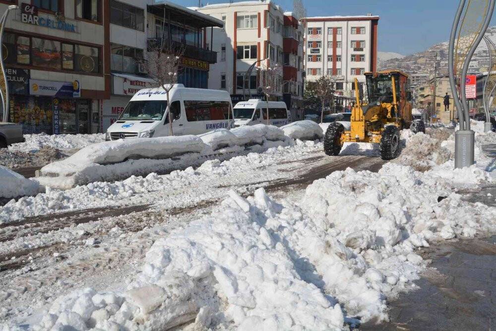 11 noktadan şehir dışına kar taşıyor