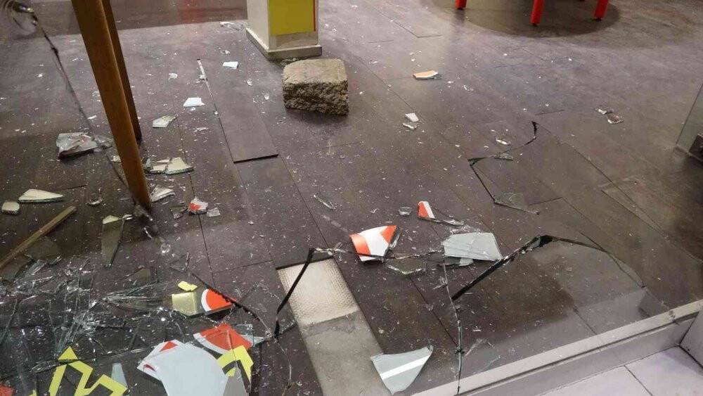 14 saniyede 100 bin TL değerinde 7 cep telefonu çaldı