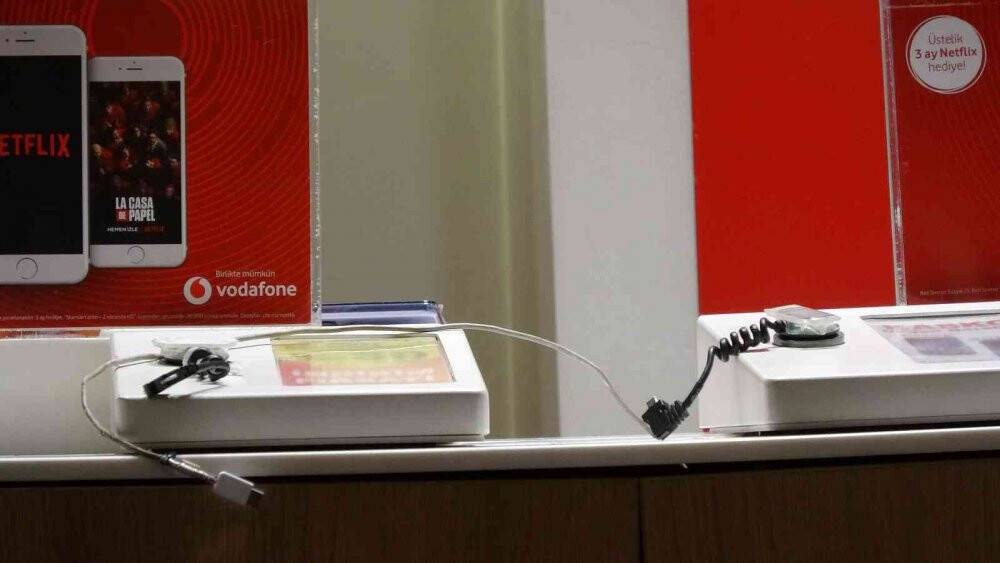 14 saniyede 100 bin TL değerinde 7 cep telefonu çaldı