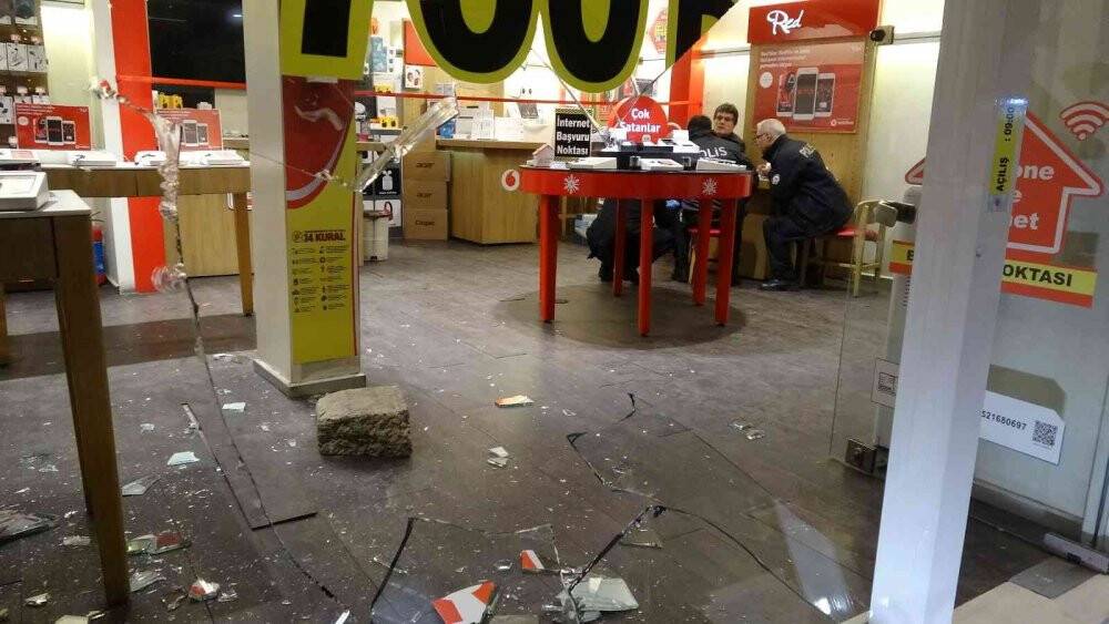 14 saniyede 100 bin TL değerinde 7 cep telefonu çaldı