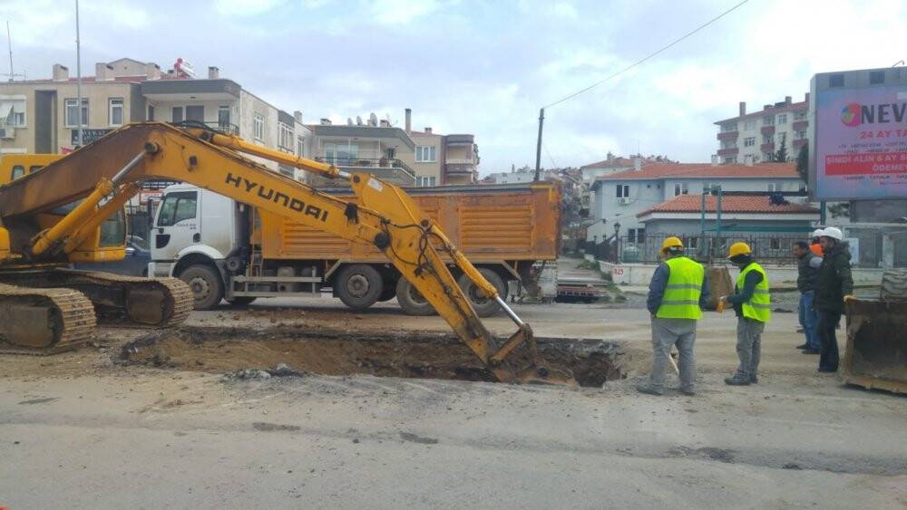 Ayvalık’ta BASKİ ekipleri zor kış koşullarında çalışmalarını sürdürüyor