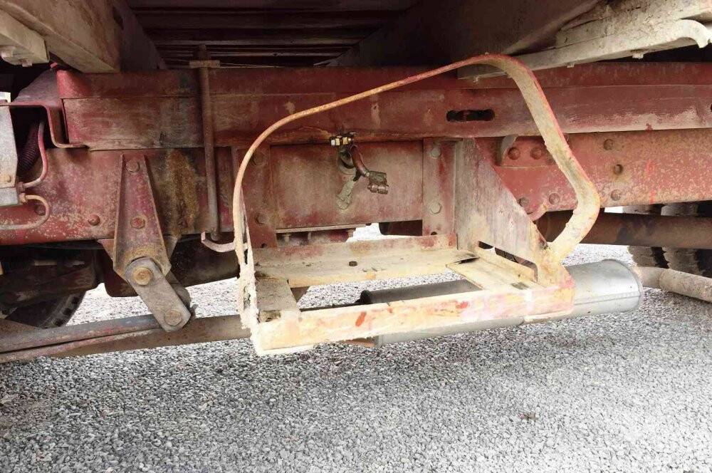 Misafirliğe gittiği kamyonetinin aküsünü çaldılar