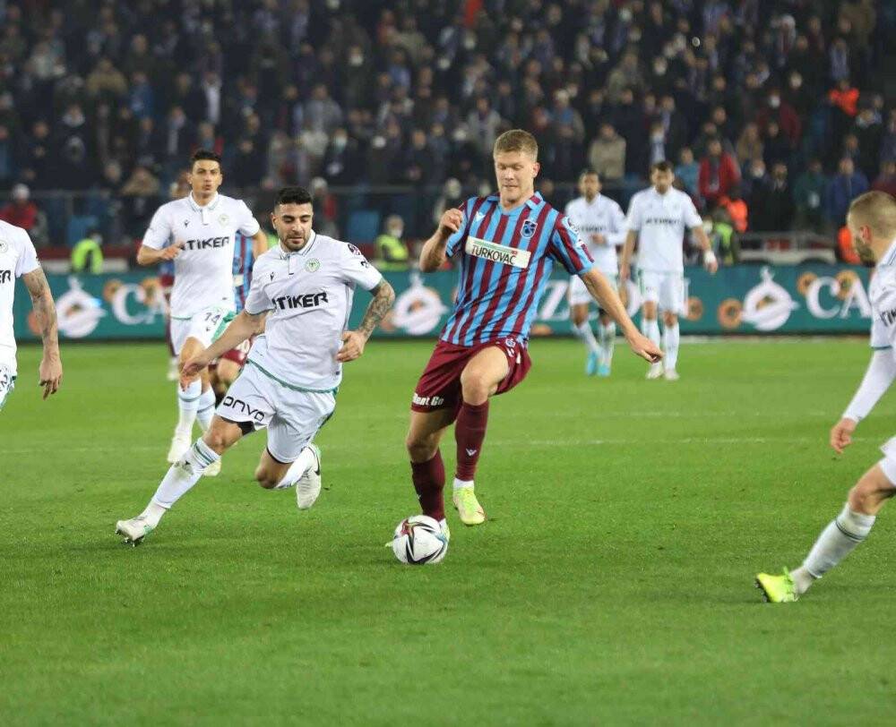 Spor Toto Süper Lig: Trabzonspor: 1 - Konyaspor: 0 (İlk yarı)