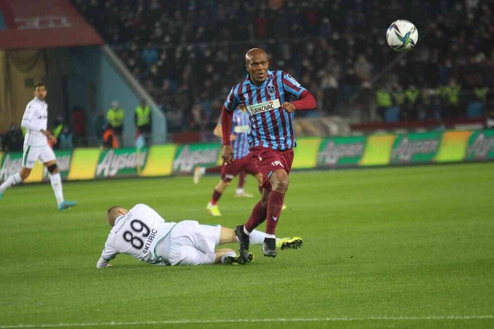 Spor Toto Süper Lig: Trabzonspor: 1 - Konyaspor: 0 (İlk yarı)