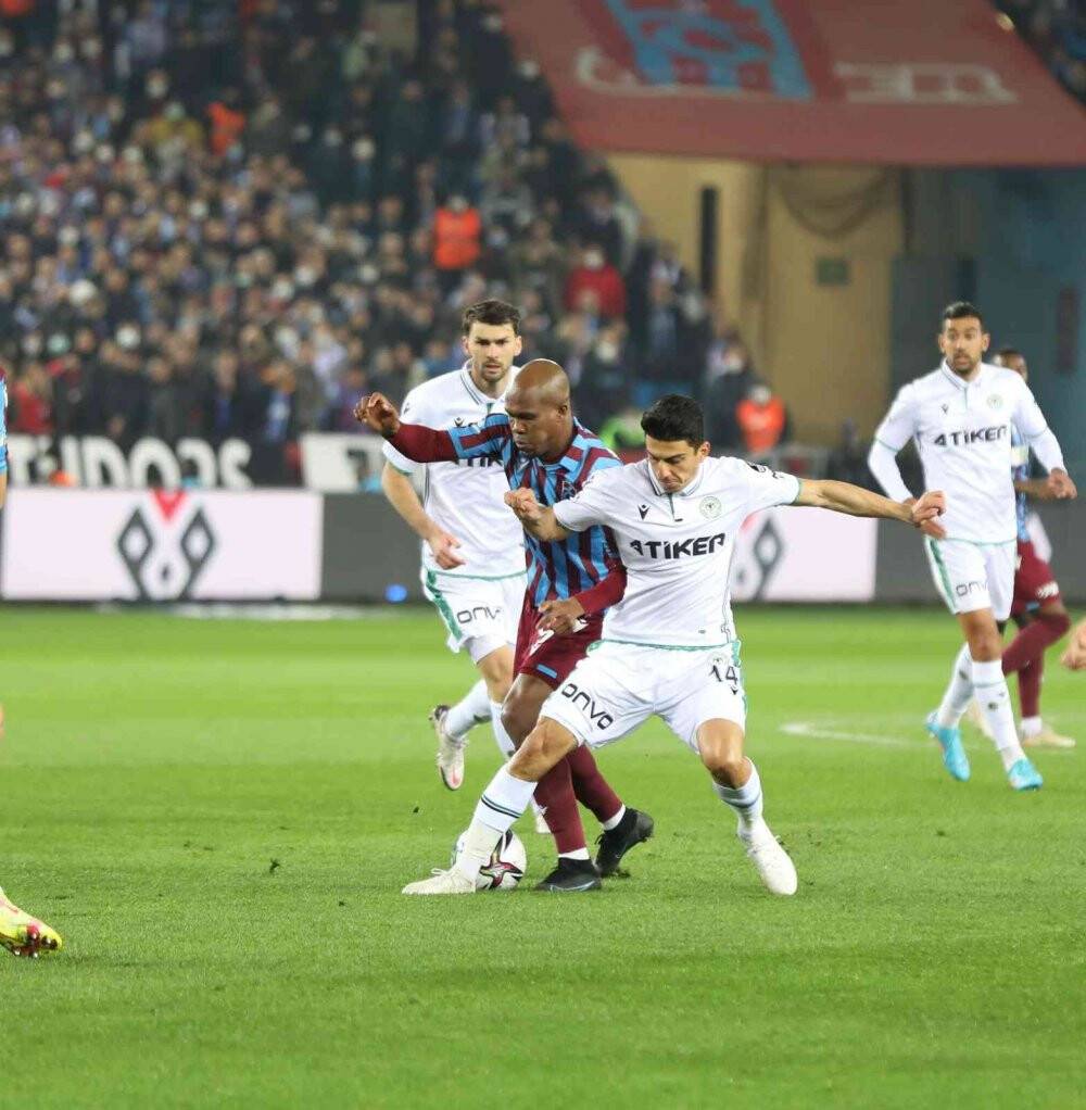 Spor Toto Süper Lig: Trabzonspor: 1 - Konyaspor: 0 (İlk yarı)