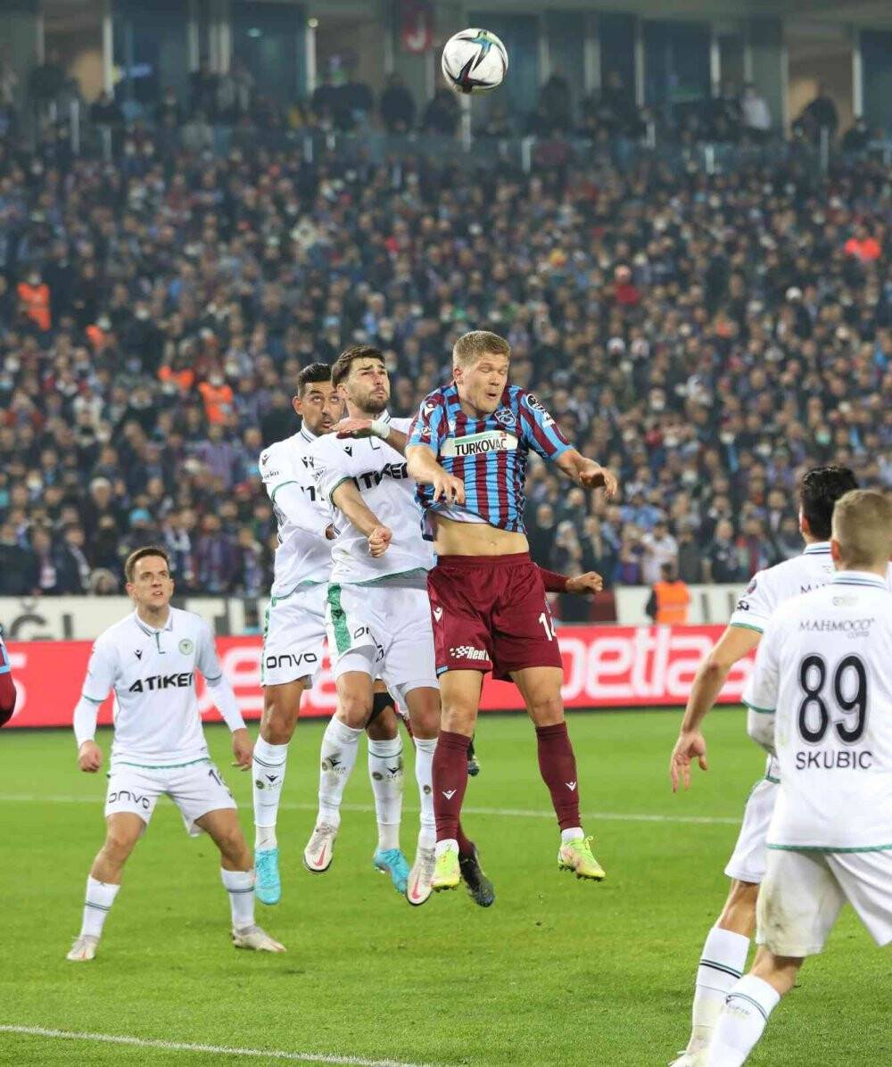 Spor Toto Süper Lig: Trabzonspor: 1 - Konyaspor: 0 (İlk yarı)