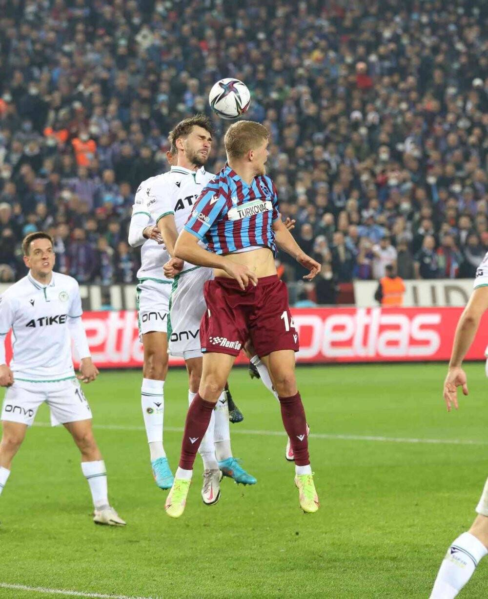 Spor Toto Süper Lig: Trabzonspor: 1 - Konyaspor: 0 (İlk yarı)