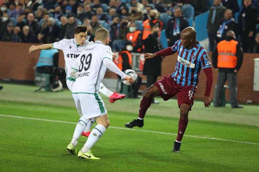 Spor Toto Süper Lig: Trabzonspor: 1 - Konyaspor: 0 (İlk yarı)