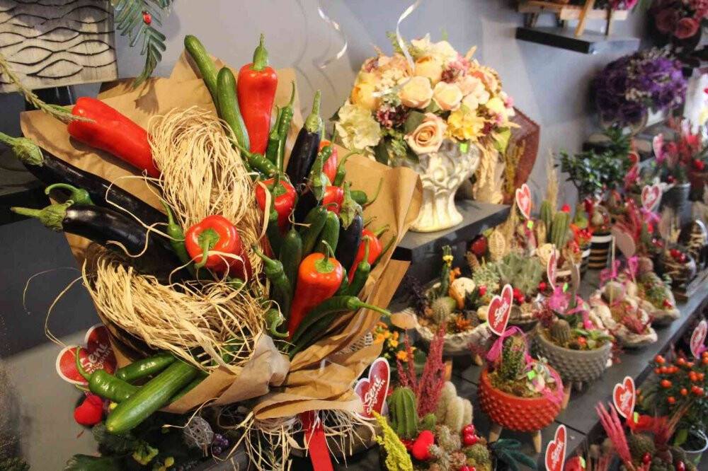 Bu da, biber, salatalık ve patlıcandan oluşan buket