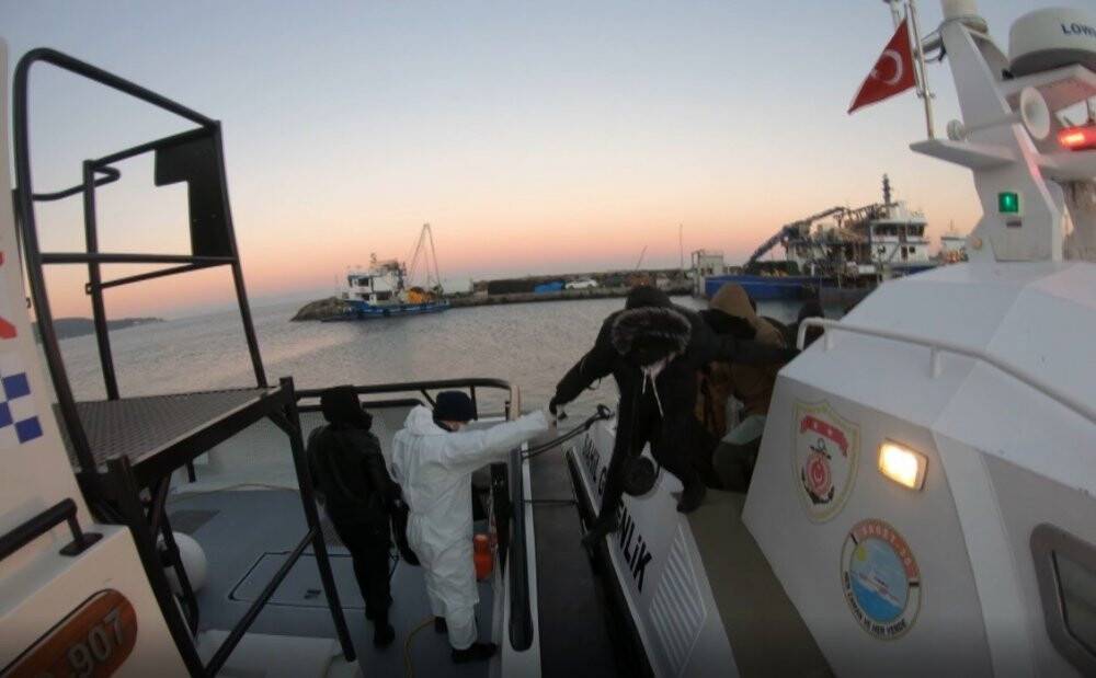 Ege’de Türk karasularına geri itilen 348 göçmen kurtarıldı