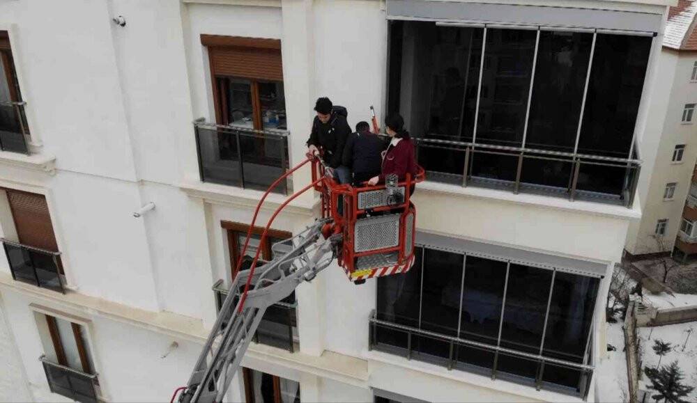 Elektrik panosunda çıkan yangında can pazarı