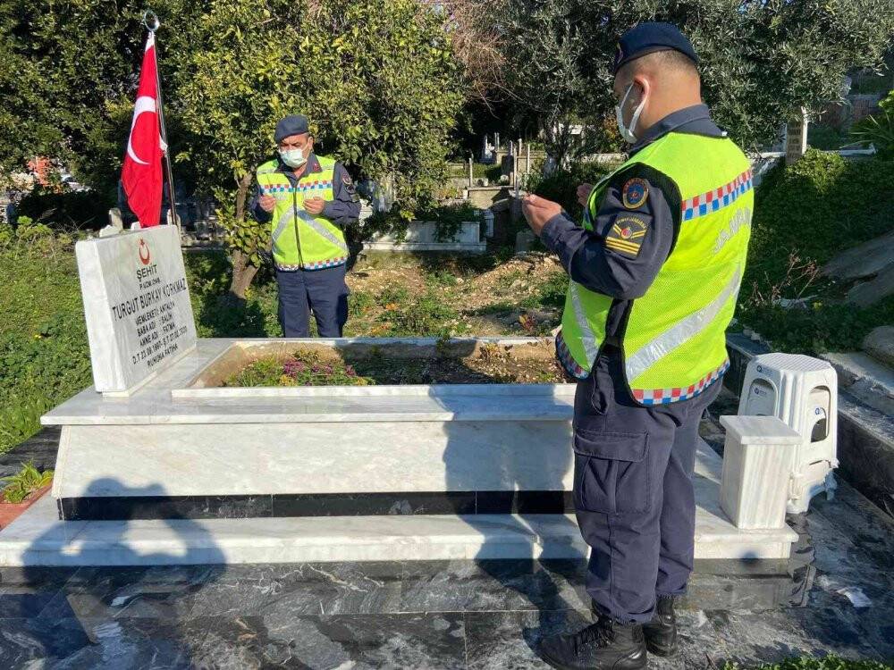 Jandarma, 14 Şubat’ta şehitlikleri ziyaret etti