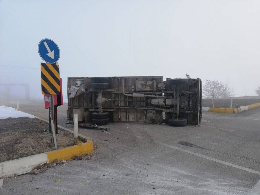 Konya'da yoğun sis kazaya neden oldu: 2 yaralı